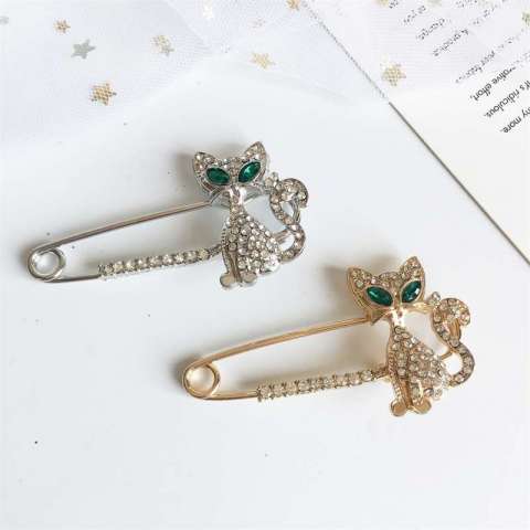 Wholesale green eyes little cat safety pin brooches for clothing